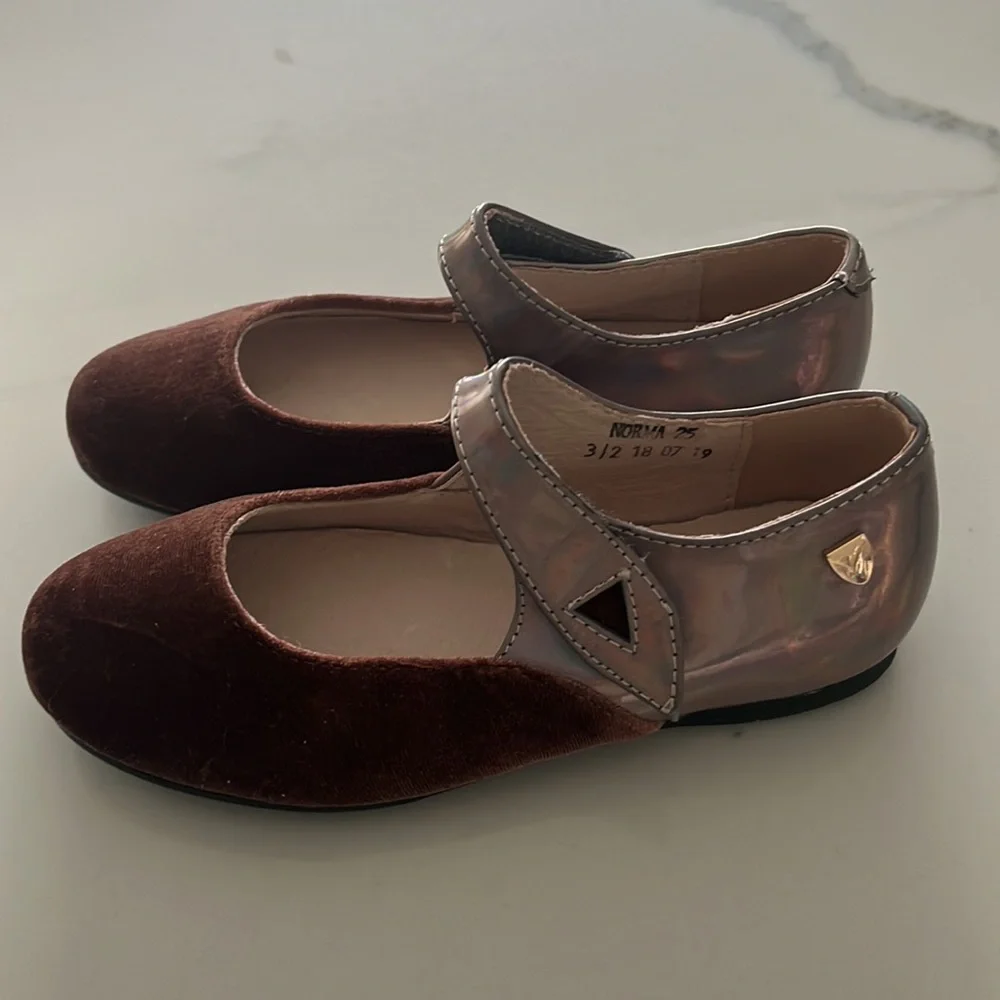 Brand new brownish venettini girls shoes size 25